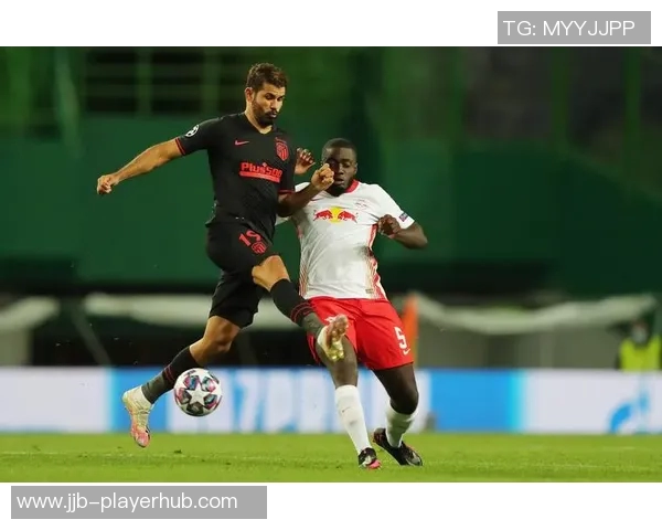 欧冠激战曼联与莱比锡握手言和精彩瞬间引发全场热烈反响