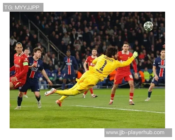 英超激战：利物浦逆转巴黎圣日耳曼帽子戏法点燃全场激情