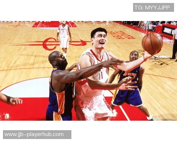 姚明与队友完美默契展现篮球艺术的巅峰时刻