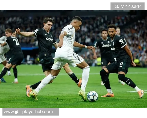 尤文图斯狂胜皇马五球大捷足总杯赛场引发热烈讨论 尤文图斯狂胜皇马五球大捷足总杯赛场引发热烈讨论