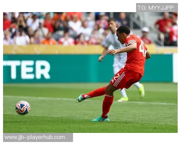 世界杯激战拜仁狂胜曼联五球大捷绝杀时刻点燃全场激情 世界杯激战拜仁狂胜曼联五球大捷绝杀时刻点燃全场激情