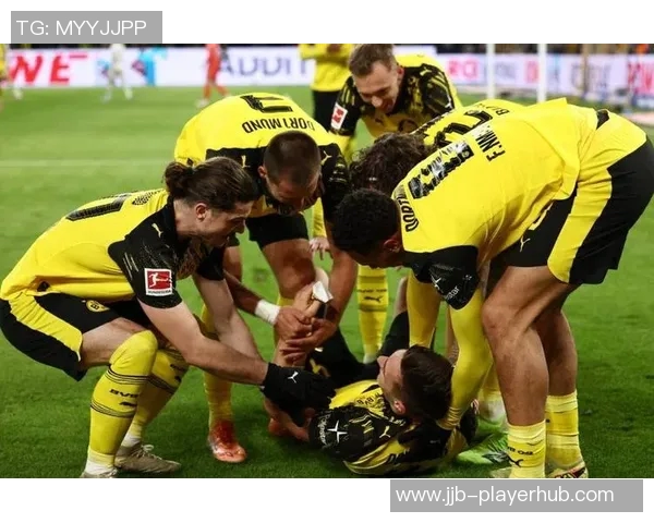 德甲:多特蒙德0-0AC米兰!横扫瞬间引爆全场争议判罚 德甲:多特蒙德0-0AC米兰!横扫瞬间引爆全场争议判罚