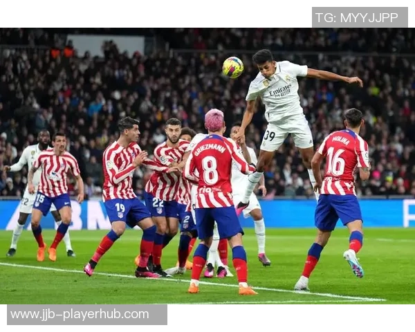 足总杯决赛：皇马狂胜曼联五球大捷引发热议与反思