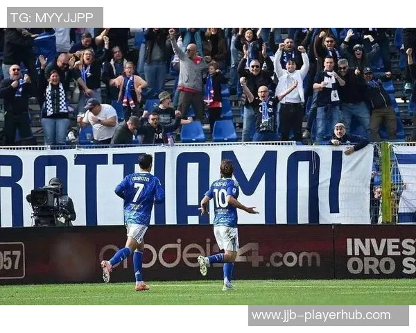 国王杯激战皇马与AC米兰握手言和争议判罚引发全场热议 国王杯激战皇马与AC米兰握手言和争议判罚引发全场热议