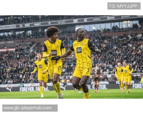 欧冠激战：多特蒙德与热刺战成平局精彩集锦引发全场热烈反响