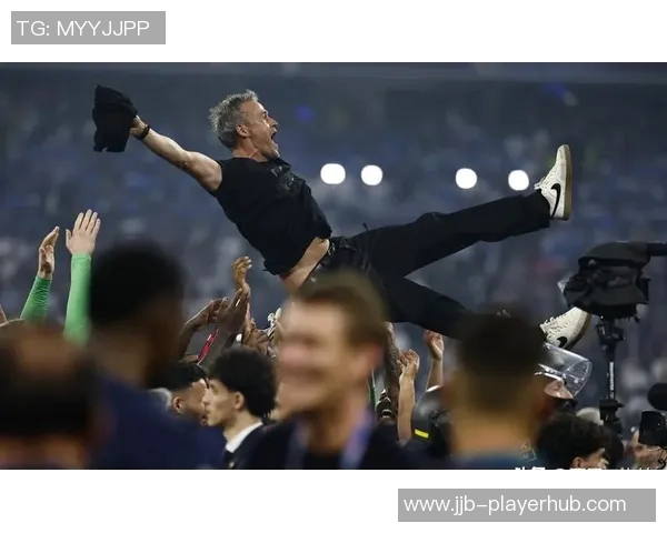 中超激战尤文与巴黎圣日耳曼握手言和红牌事件引发全场热议与转会传闻